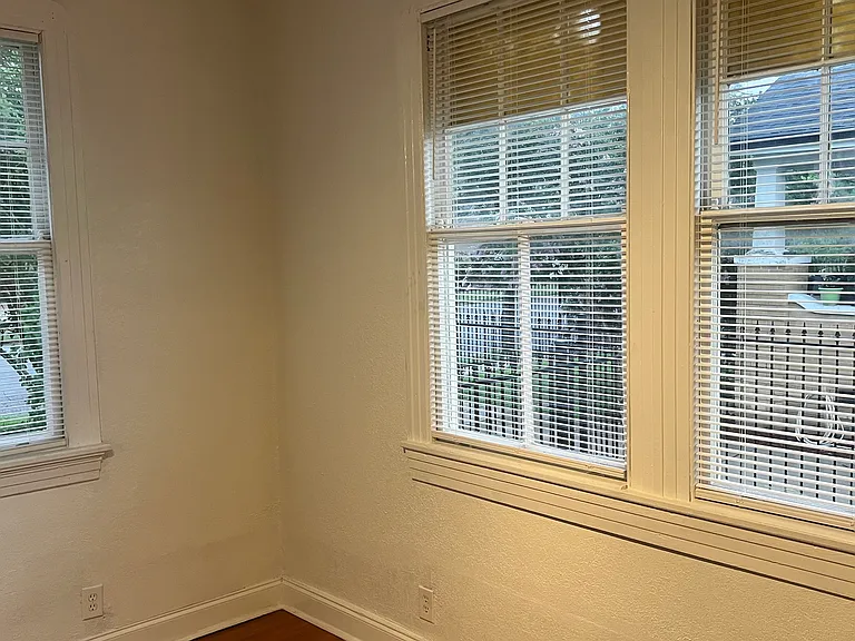 3538 Franklin Ave — Photo 30