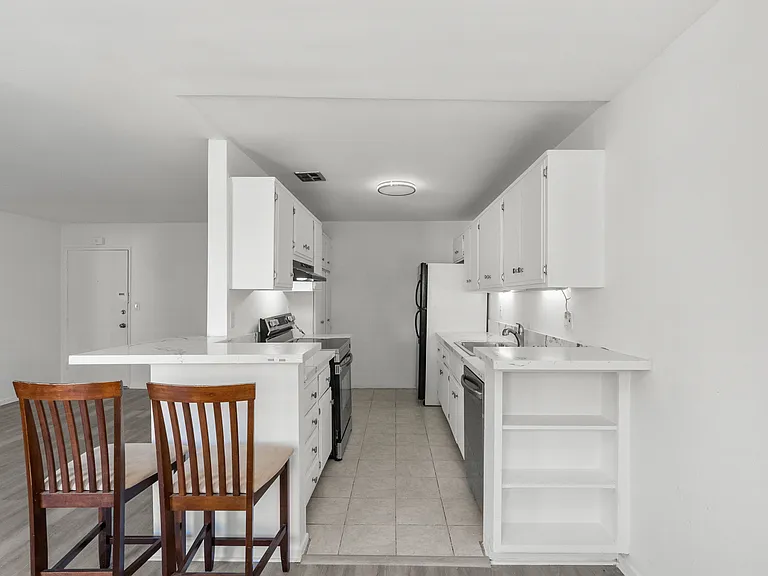 5349 Newcastle Ave #18 — Photo 14