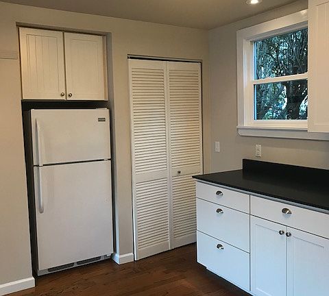 4th image of 76 1/2 Willow Ave