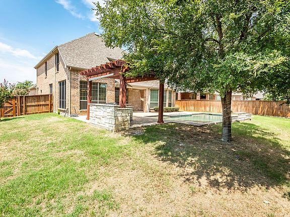 3rd image of 900 Fannin Dr