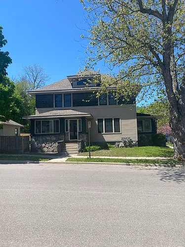 221 Grand Ave NE Photo 1