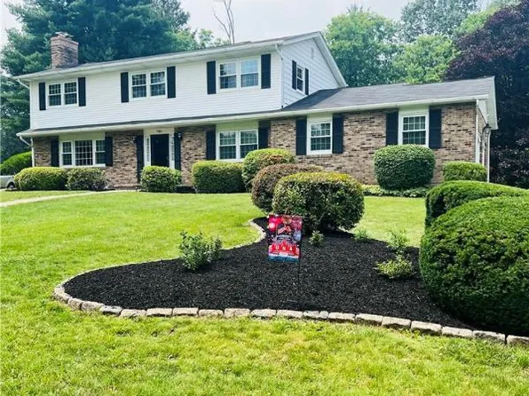 750 Barrymore Ln, Bethlehem, PA 18017