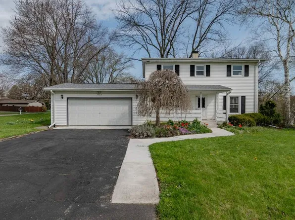 5202 May Ave, Richmond, IL 60071