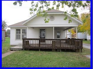 125 E Clinton Ave, Seymour, MO 65746