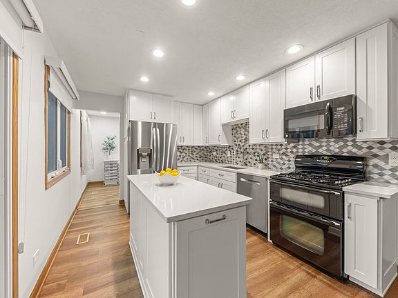 5th image of 2355 Sunnydale Dr