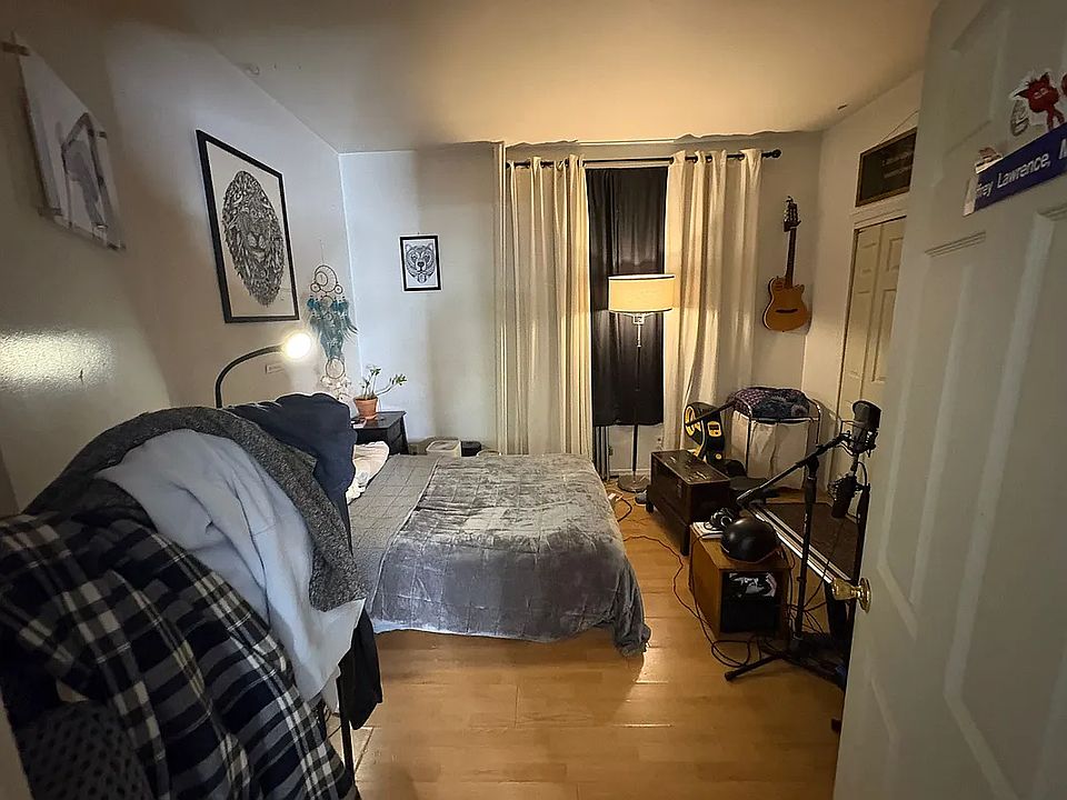 1st image of 572 E New York Ave #2C