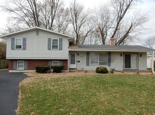 310 Arrowhead Trl, Carol Stream, IL 60188