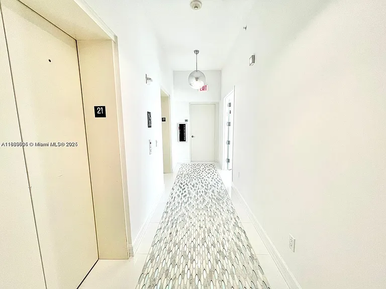 2020 N Bayshore Dr — Photo 8