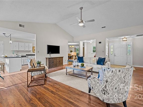 3rd image of 277 Canonero Pl