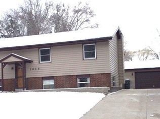 1615 Patricia Dr, West Bend, WI 53090