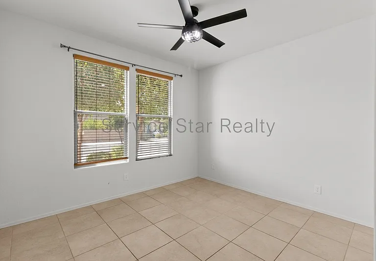 7309 S 12th Dr — Photo 3