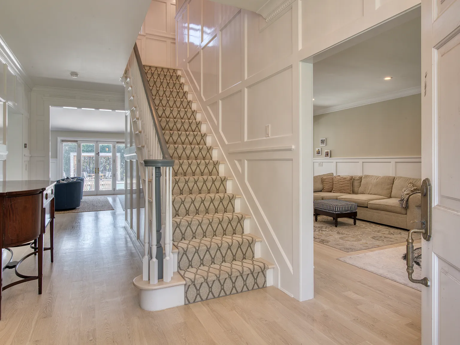 Well appointed and Spacious in Southampton Village — Photo 4