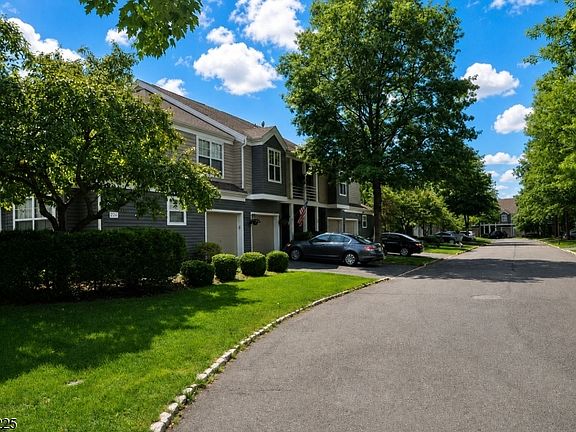3rd image of 298 Greenfield Rd