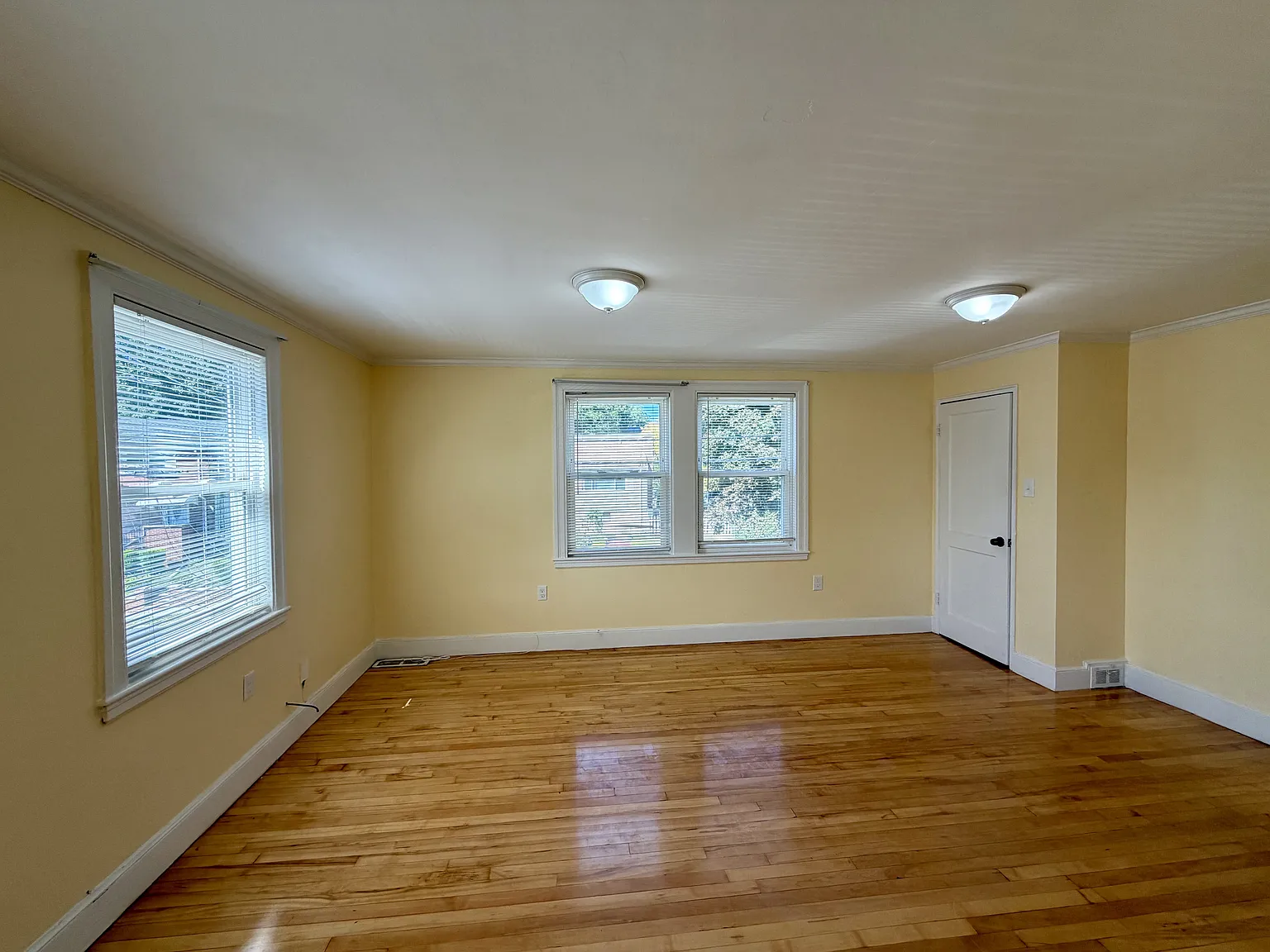 2 bed, 900 sqft, $2,200 — Photo 3
