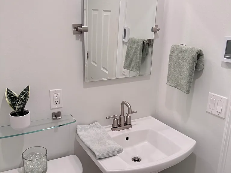 53 Hatfield St #B — Photo 9