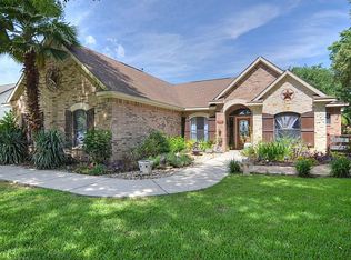 9949 Twin Shores Dr, Willis, TX 77318