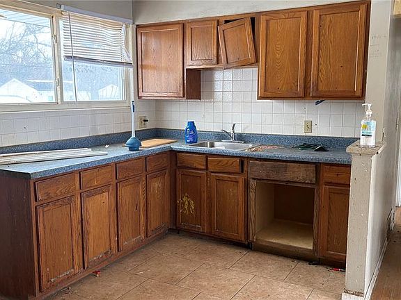 4th image of 1231 Reale Ave