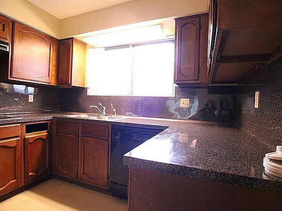 4th image of 5050 Tain Dr