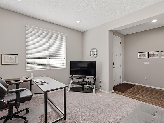 5th image of 2955 Kings Canyon Loop NE