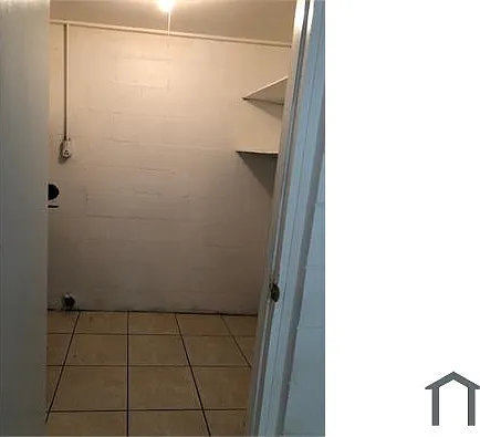 3 bed, 1000 sqft, $2,300 — Photo 2