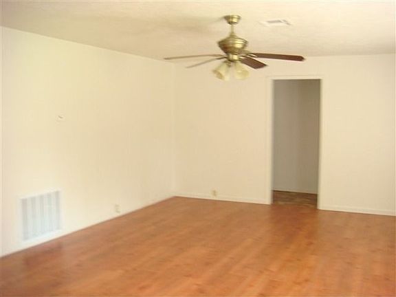 3rd image of 7661 Meadow Wood Dr