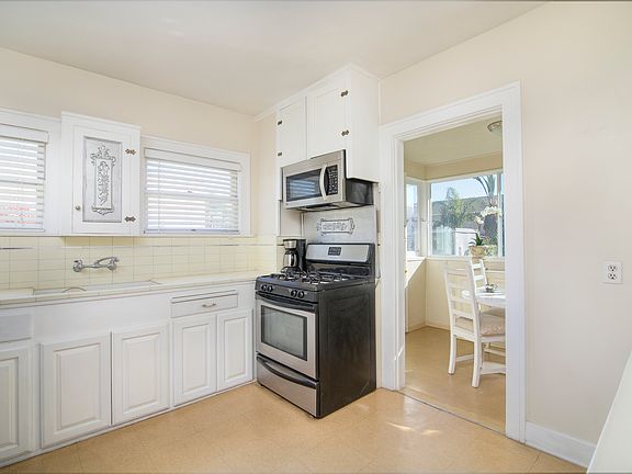 5th image of 557 W D St