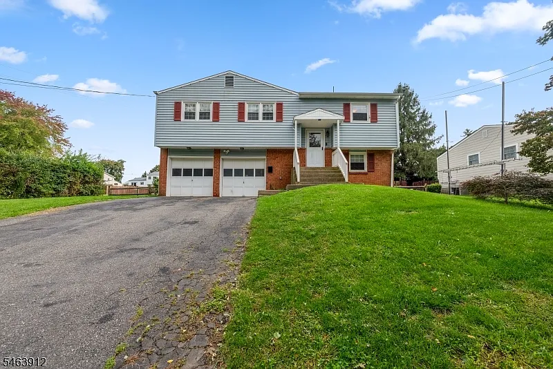 4 bed, 1.5 bath, $3,600 — Photo 3