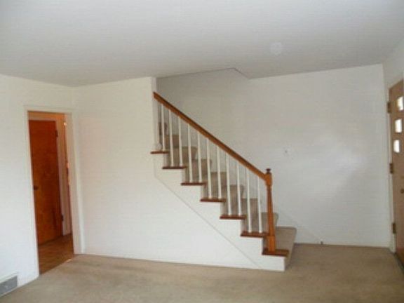 5th image of 655 Sloane Ave