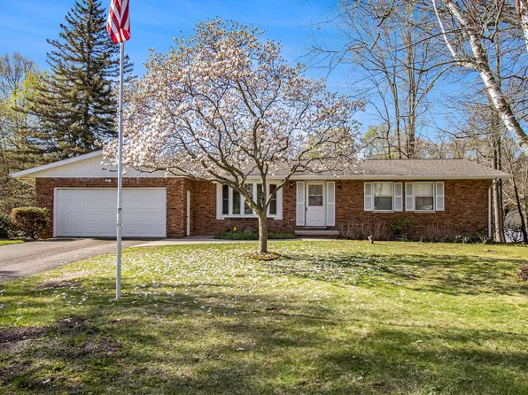 319 Roxbury Ln, Battle Creek, MI 49017