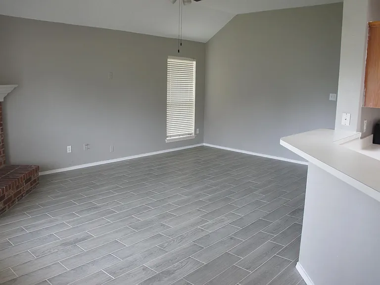 1839 Hillwood Dr — Photo 25