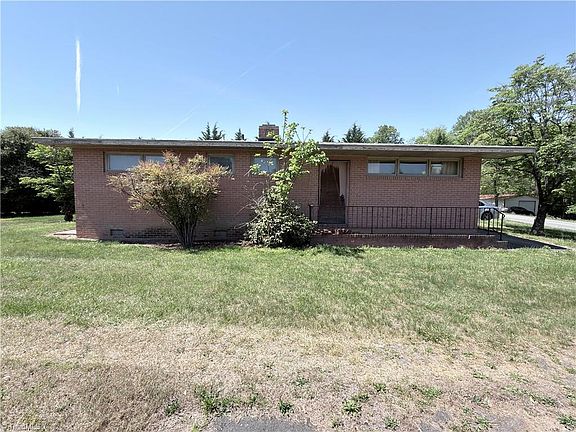 4th image of 325 Bluemont Rd