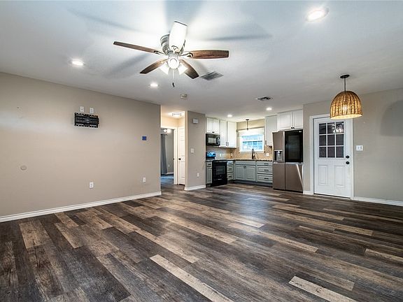 5th image of 1221 Vance Dr