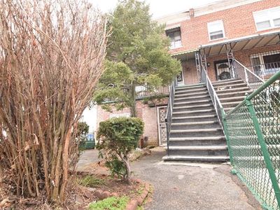 946 E 220th St, Bronx, NY, 10469