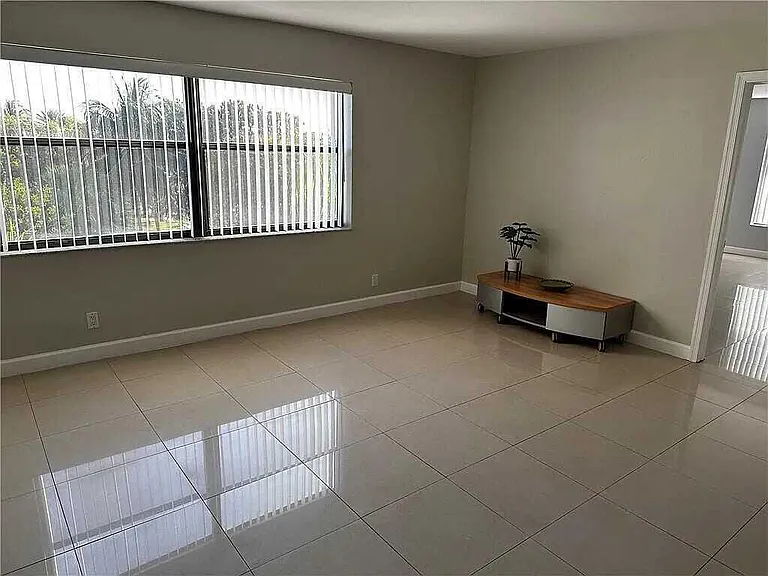 105 S Riverside Dr #303 — Photo 19