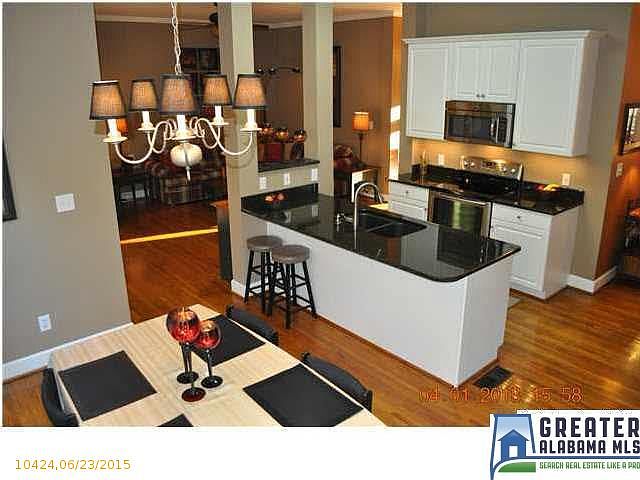 2nd image of 102 Windsor Trl