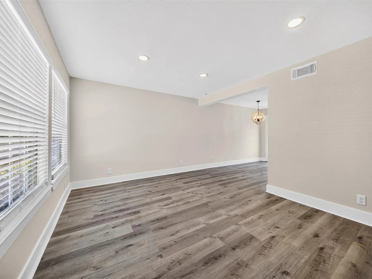 2 bed, 1.5 bath, 1068 sqft, $1,650 — Photo 2