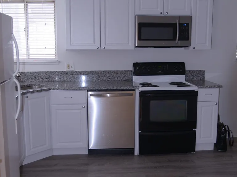 3138 Oakshire Ave — Photo 3