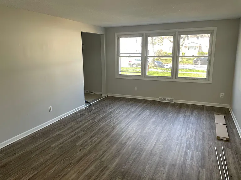 73 Marine Dr — Photo 3