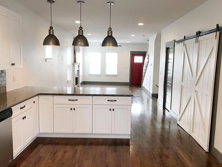 933B Thomas Ave — Photo 5