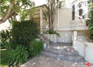 2nd image of 10627 Moorpark St APT 8