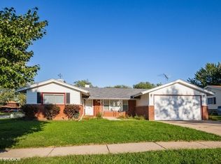 1201 Springdale Ln, Elk Grove Village, IL 60007