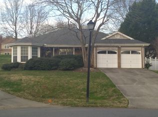 6825 Pin Oak Ct, Charlotte, NC 28226