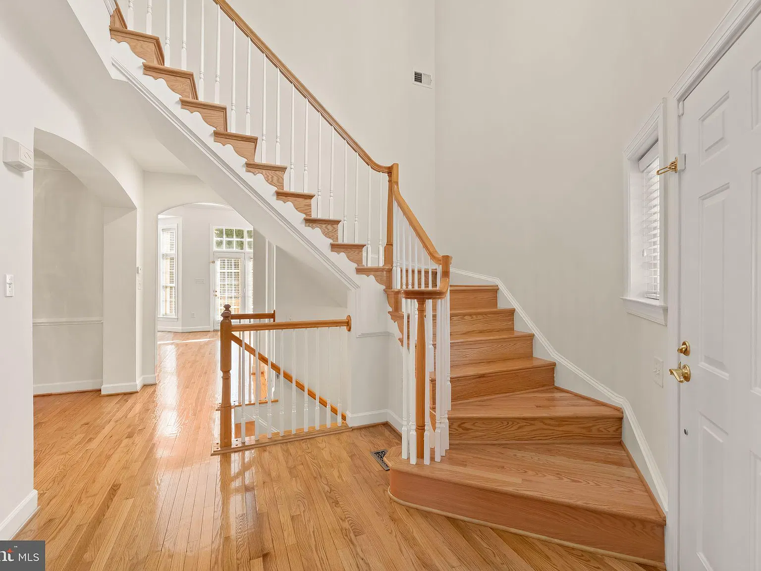 3 bed, 3.5 bath, 2235 sqft, $4,075 — Photo 4