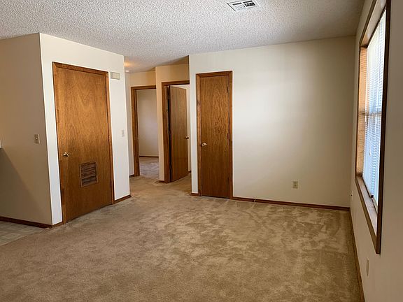 3rd image of 506 E Monroe St APT B