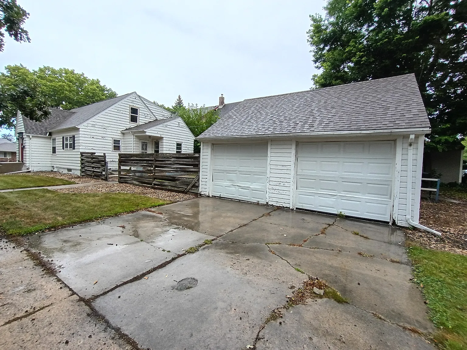 7 bed, 3075 sqft, $2,400 — Photo 2