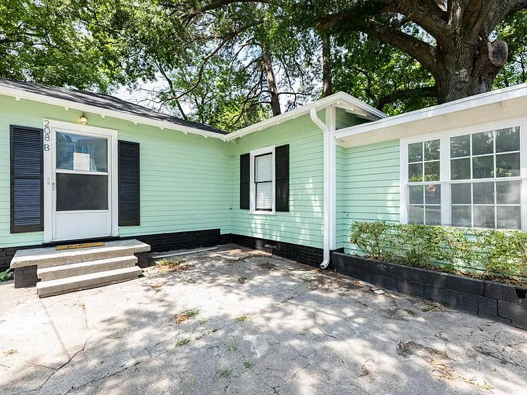 208 Leftwich St #COTTAGE — Photo 1