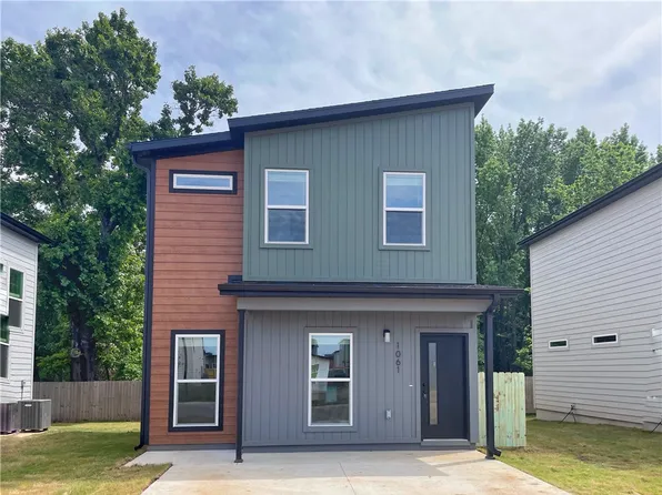 1061 Reading Railroad Ln, Bentonville, AR 72713