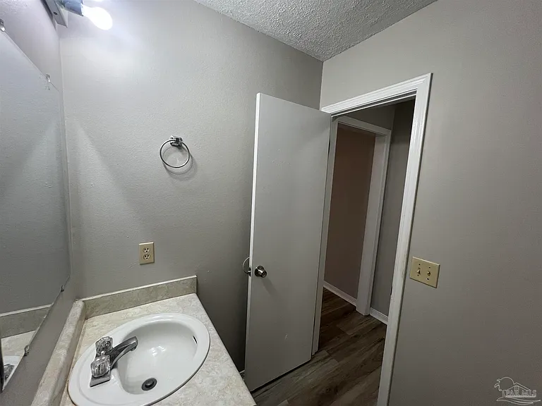 842 Amberway Dr — Photo 14
