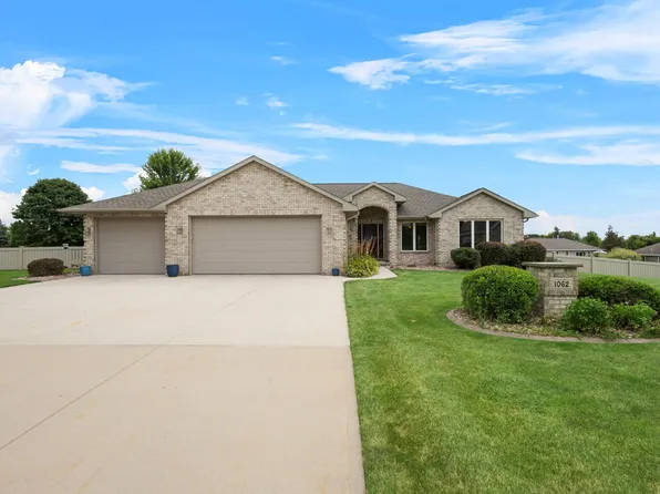 1062 Bluegrass Ct, De Pere, WI 54115