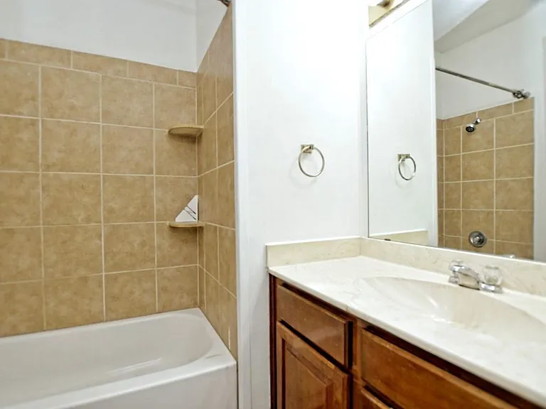 2216 San Gabriel St #105 — Photo 7